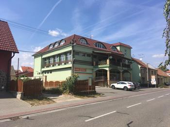 Hotel & Penzion Albor - Čejkovice