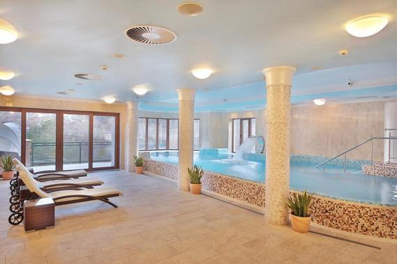 Retro Riverside Wellness Resort foto 4