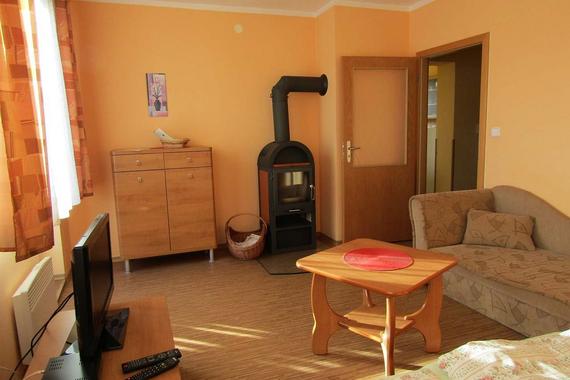 apartm&aacute;n DVA ložnice s ob&yacute;v&aacute;kem